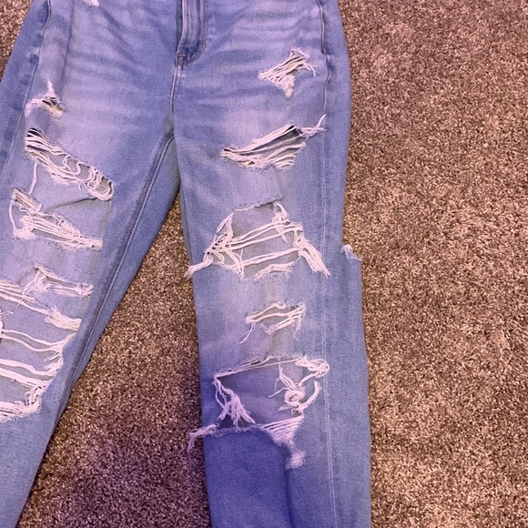 American eagle hole jeans! - Picture 4 of 9